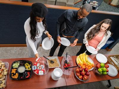 Catering service at the 镇钟商业中心