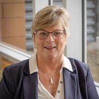 莫莉埃弗斯 headshot