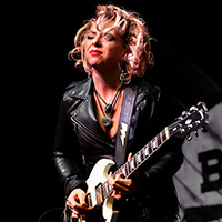 Samantha Fish playing a guitar.